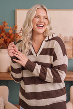Load image into Gallery viewer, Preppy and Relaxed Knit Pullover
