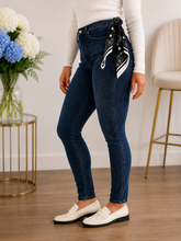 Load image into Gallery viewer, JUDY BLUE Heartland Skinny Jeans
