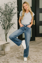 Load image into Gallery viewer, JUDY BLUE Holly Mid Rise Straight Jeans
