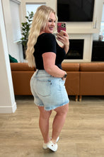 Load image into Gallery viewer, JUDY BLUE Jenny High Rise Cutoff Dad Shorts
