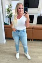 Load image into Gallery viewer, JUDY BLUE Sam Mid Rise Star Pocket Boyfriend Jeans
