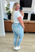 Load image into Gallery viewer, JUDY BLUE Sam Mid Rise Star Pocket Boyfriend Jeans
