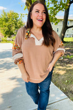 Load image into Gallery viewer, Charming Caramel Floral Print Colorblock Notch Neck Top
