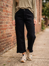 Load image into Gallery viewer, Darling Details Wide-Leg Jeans (multiple color options)
