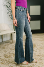 Load image into Gallery viewer, JUDY BLUE Jackie Mid Rise Flare Jean with Front Flap Pockets

