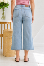 Load image into Gallery viewer, JUDY BLUE Easy Street Cropped Denim Jeans
