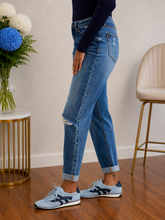 Load image into Gallery viewer, JUDY BLUE Just Roll With It Boyfriend Jeans
