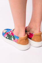 Load image into Gallery viewer, Corkys Kayak 2 Shoes in Floral
