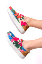 Load image into Gallery viewer, Corkys Kayak 2 Shoes in Floral
