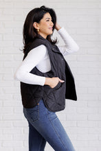 Load image into Gallery viewer, Weekend Ready Snap Button Quilted Puffer Vest in Black
