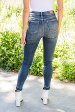 Load image into Gallery viewer, JUDY BLUE Lily Hi-Waisted Tummy Control Jeans
