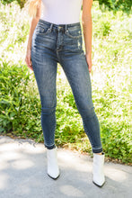 Load image into Gallery viewer, JUDY BLUE Lily Hi-Waisted Tummy Control Jeans
