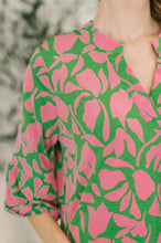 Load image into Gallery viewer, Lizzy Sunday Dress in Emerald Abstract Floral
