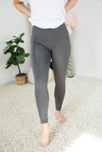 Load image into Gallery viewer, Athletic Pocket Leggings in Ash Grey
