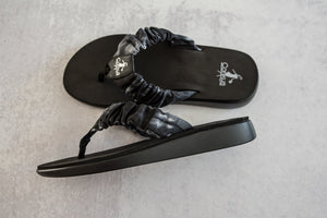 Ripple Sandals in Black Tie Dye