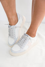 Load image into Gallery viewer, Juniper Sneakers in Silver
