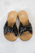 Load image into Gallery viewer, Sea La Vie Sandals in Black by Corkys
