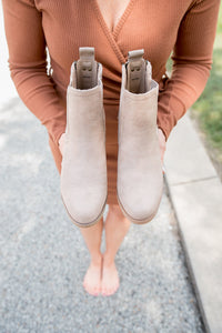 Praline Boots in Almond Redwood