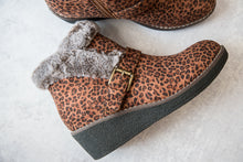 Load image into Gallery viewer, Chilly Leopard Ankle Boots
