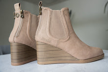 Load image into Gallery viewer, Praline Boots in Almond Redwood
