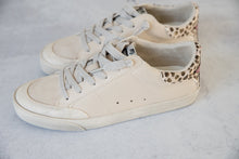 Load image into Gallery viewer, Amber Sneakers in Beige
