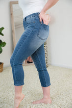 Load image into Gallery viewer, Today&#39;s Musings Cool Denim Judy Blue Capris
