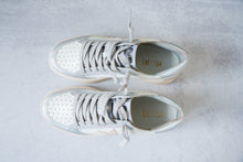 Load image into Gallery viewer, Juniper Sneakers in Silver
