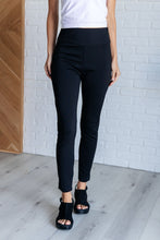 Load image into Gallery viewer, Magic Skinny 28&quot; Pants in Black
