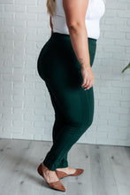 Load image into Gallery viewer, Magic Skinny 28&quot; Pants in Hunter Green
