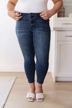 Load image into Gallery viewer, JUDY BLUE Mid-Rise Relaxed Fit Mineral Wash Jeans
