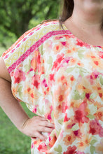 Load image into Gallery viewer, Bright Eyed Floral Top
