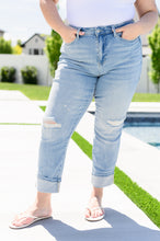 Load image into Gallery viewer, JUDY BLUE Sam Mid Rise Star Pocket Boyfriend Jeans
