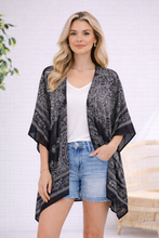 Load image into Gallery viewer, Serene Pattern Kimono
