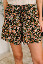Load image into Gallery viewer, Short Notice Tiered Shorts in Tiny Flower Field
