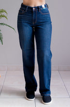 Load image into Gallery viewer, JUDY BLUE True Fit Straight Jeans
