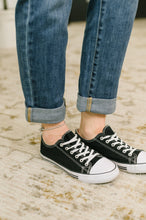 Load image into Gallery viewer, JUDY BLUE Zoey Mid Rise Billie Boyfriend Jean in Everyday Indigo
