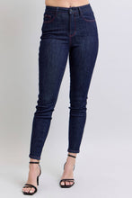 Load image into Gallery viewer, Judy Blue Heart Shaped Back Pockets Skinny Jeans
