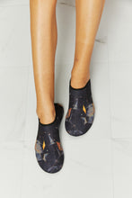 Load image into Gallery viewer, On The Shore Water Shoes in Black/Orange
