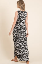 Load image into Gallery viewer, Leopard Maxi Dress with Pockets
