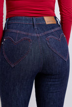 Load image into Gallery viewer, Judy Blue Heart Shaped Back Pockets Skinny Jeans
