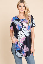 Load image into Gallery viewer, Printed Round Neck Short Sleeve Top
