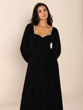 Load image into Gallery viewer, Sweetheart Neck Long Sleeve Midi Dress
