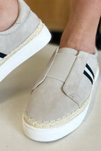 Load image into Gallery viewer, Striped Round Neck Sneakers

