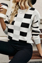 Load image into Gallery viewer, Color Block Round Neck Sweater
