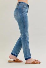 Load image into Gallery viewer, JUDY BLUE Mid Rise Rigid Magic Release Hem Jeans
