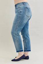Load image into Gallery viewer, JUDY BLUE Mid Rise Rigid Magic Release Hem Jeans
