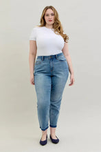 Load image into Gallery viewer, JUDY BLUE Mid Rise Rigid Magic Release Hem Jeans
