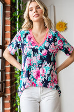 Load image into Gallery viewer, Floral V-Neck Short Sleeve Top
