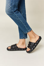 Load image into Gallery viewer, Pyramid Stud Toe Band Footbed Sandals
