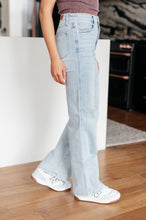 Load image into Gallery viewer, Brooke High Rise Control Top Vintage Wash Straight Jeans by Judy Blue
